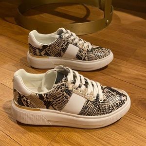 super cute marc fisher tennis shoes